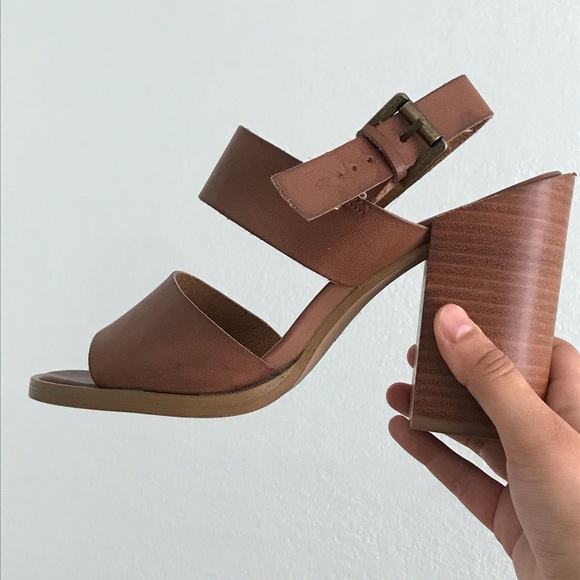 Urban Outfitters Shoes - Urban outfitters chunky heeled sandal